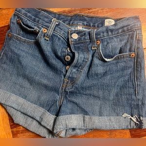 Levi’s wedgie shorts 26